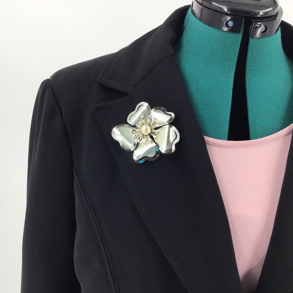 Vintage Flower Brooch and Clip-On Earring Set - Picture 6 of 16